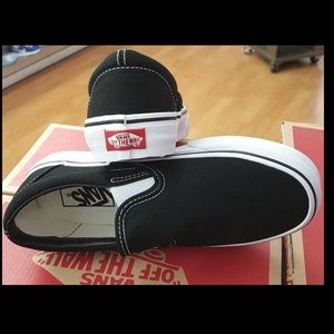 Vans women size 7 slip ons - new in box